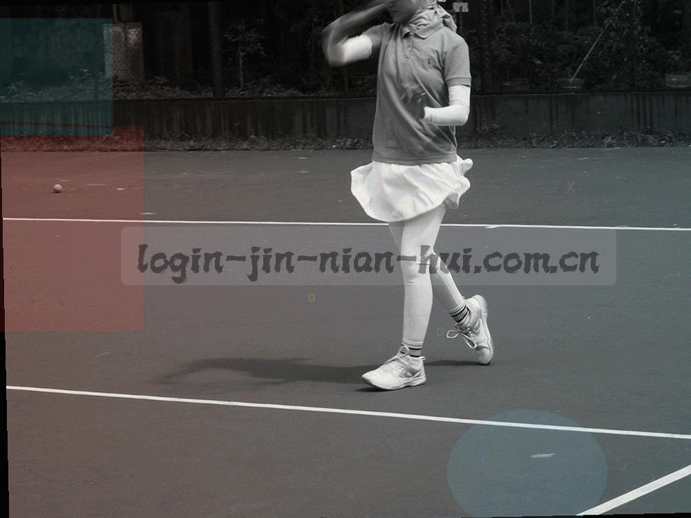 地铁车厢窗边，乘客手持设备观看赛事视频的局部画面